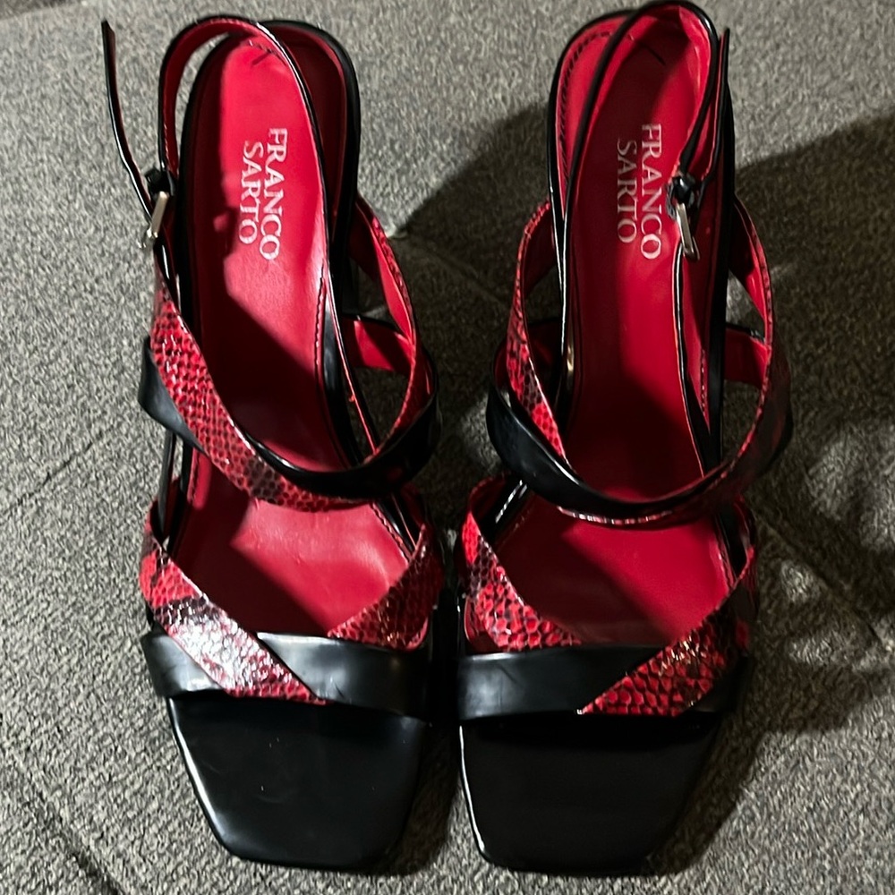 Franco Sarto Red Snakeskin Strappy Sandals With Wood Heel. Size 9